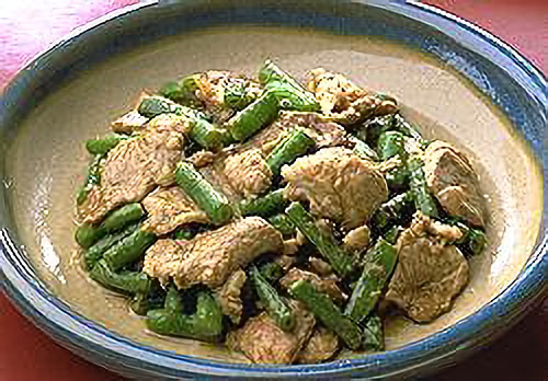 豚肉とインゲンの炒め物（パッ　プリッキン）