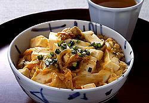 豆腐と豚肉とキムチの卵どんぶり