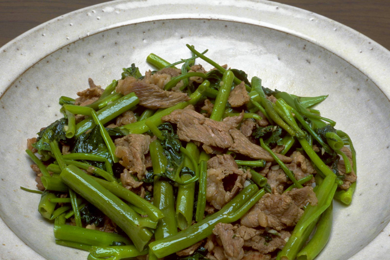 牛肉と空心菜の炒め物