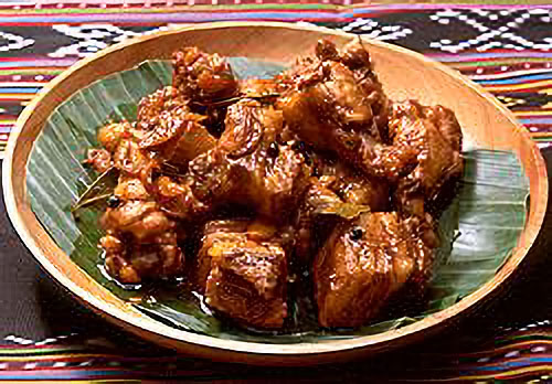 ポークとチキンのマリネード煮込み（アドボン　バボイ　アット　マノック）