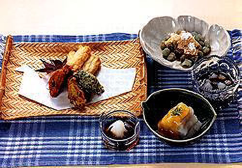 「かぎろいの里」宇陀のごぼう天とくず露