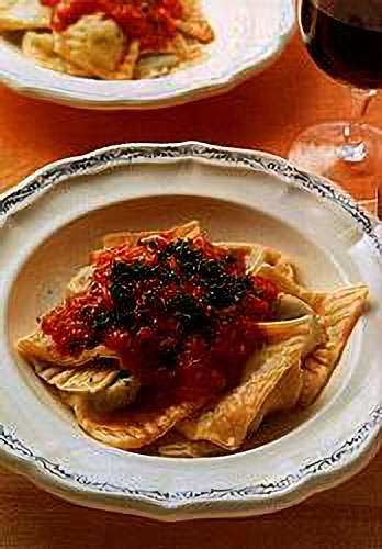 カッテージチーズのラビオリトマトソース