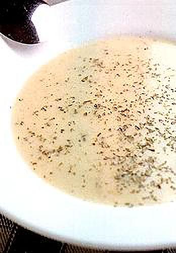 ヤイラ・チョルパス（ヨーグルトのスープ）